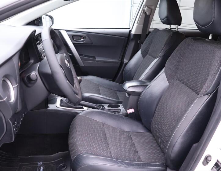 Toyota Auris 9