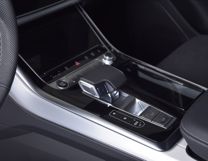 Audi Q8 10