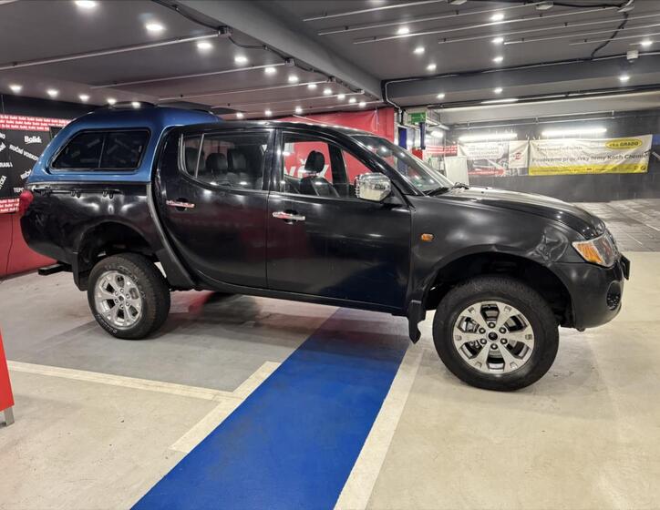 Mitsubishi L200 8