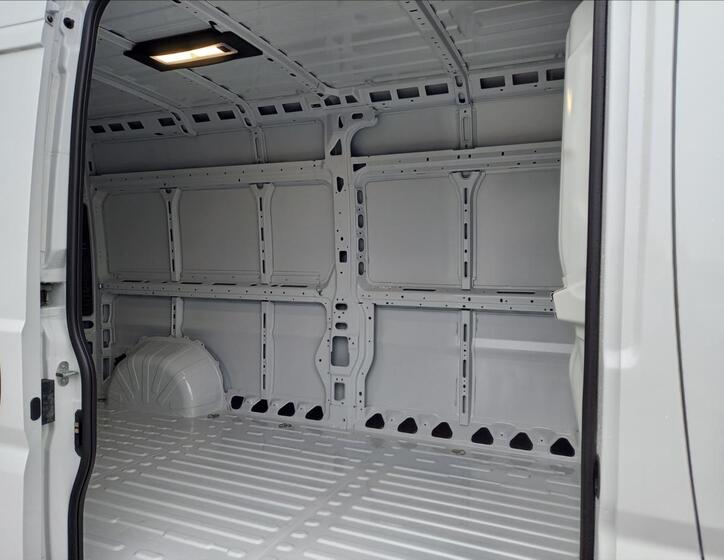 Toyota ProAce 9