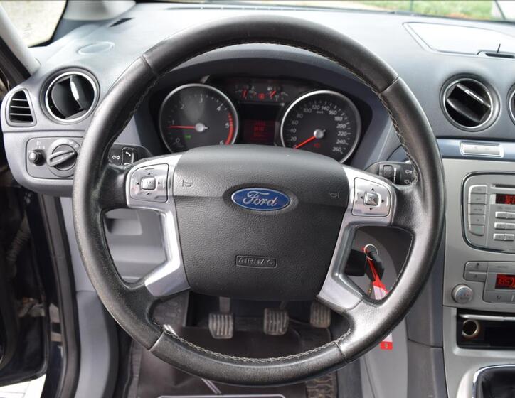 Ford Galaxy 33