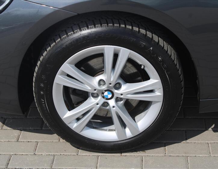 BMW Řada 2 9