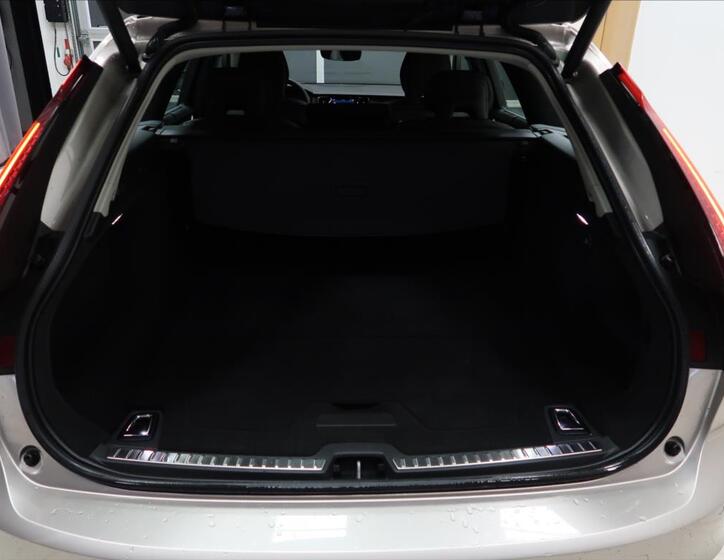 Volvo V90 9