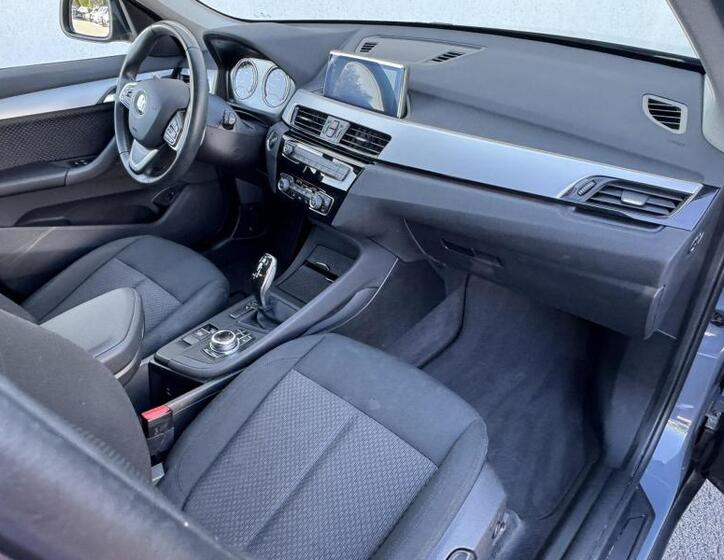 BMW X1 8