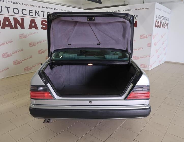 Mercedes-Benz 124 7