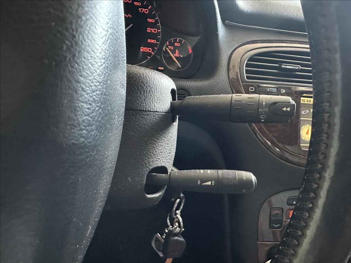 Peugeot 607