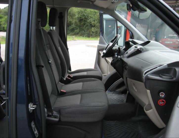 Ford Tourneo Custom 13