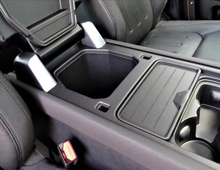 Land Rover Defender 20