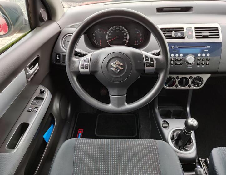 Suzuki Swift 13