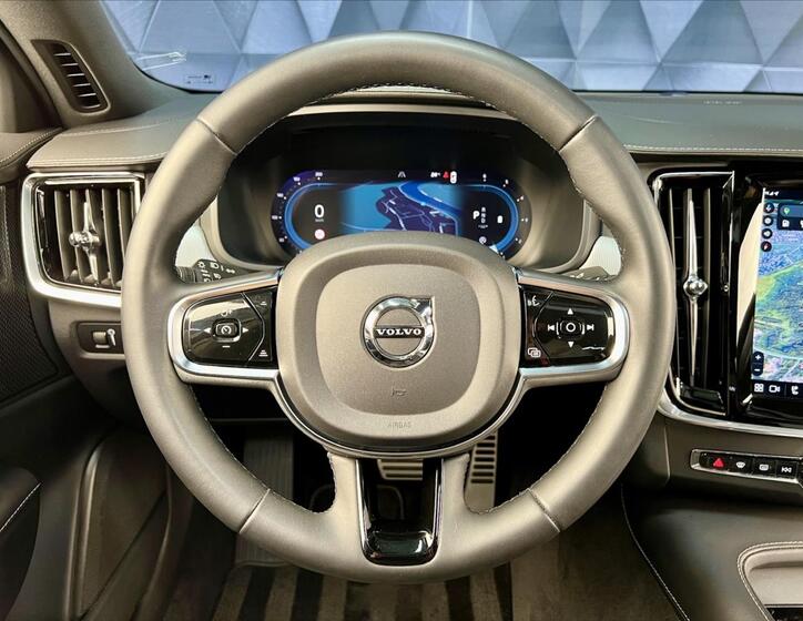 Volvo S90 13