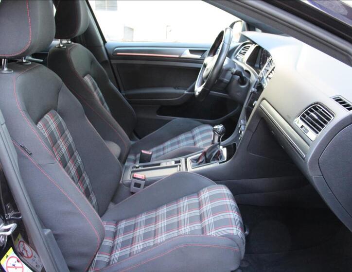 Volkswagen Golf 16