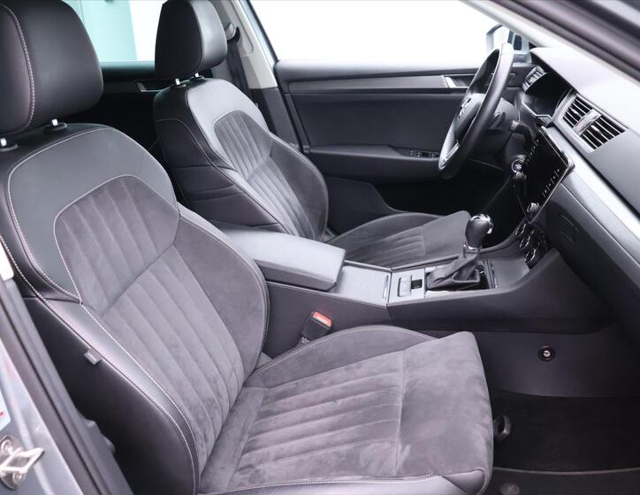 Škoda Superb 12