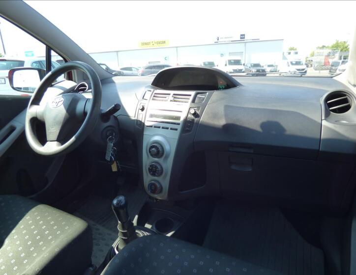 Toyota Yaris 26