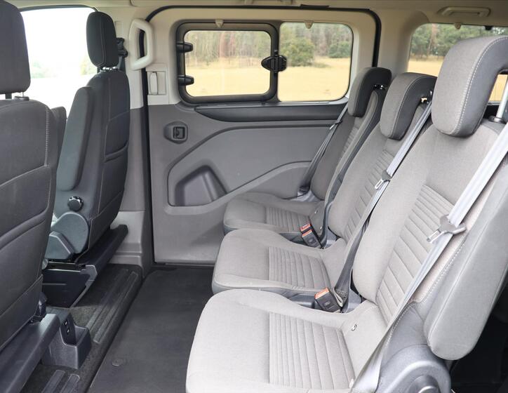 Ford Tourneo Custom 18