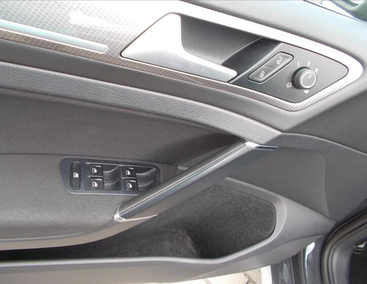 Volkswagen Golf 26