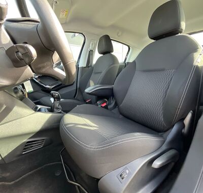 Peugeot 208 8