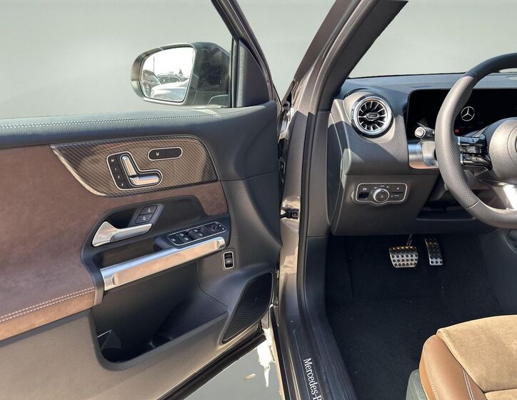 Mercedes-Benz GLB 13