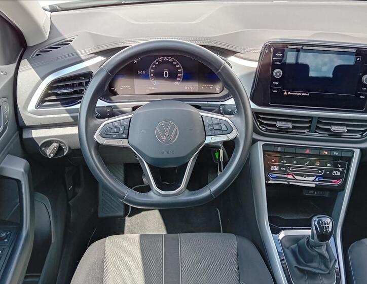 Volkswagen T-Roc 6