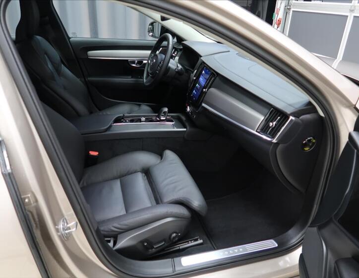 Volvo V90 11