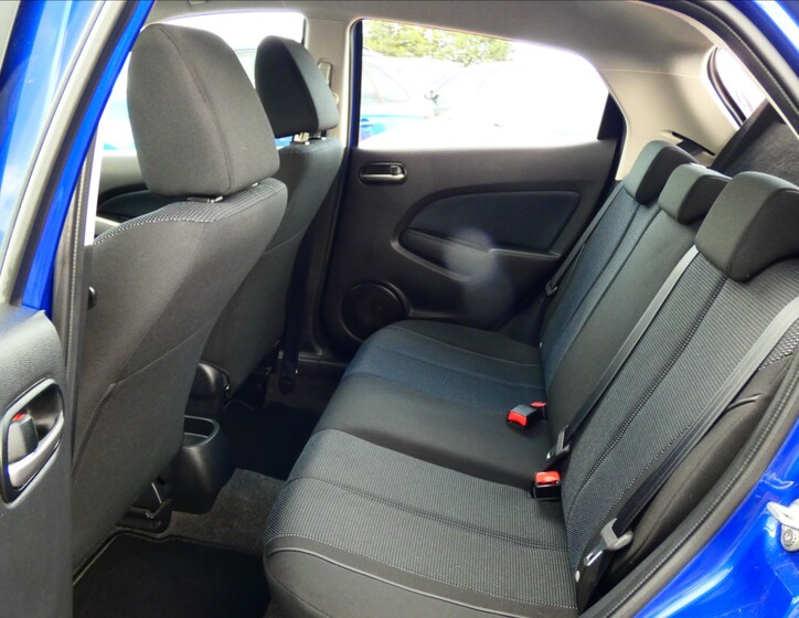 Mazda 2 10