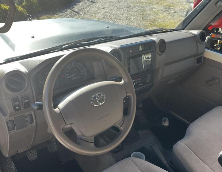 Toyota Land Cruiser 15