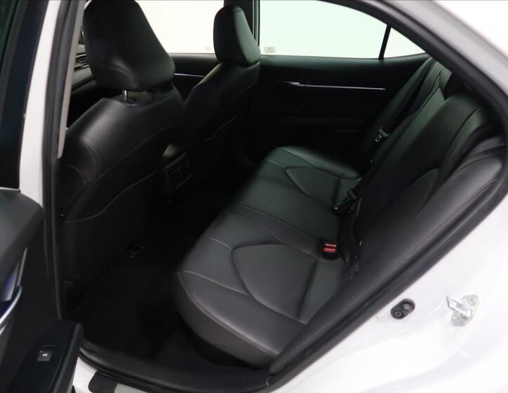 Toyota Camry 8