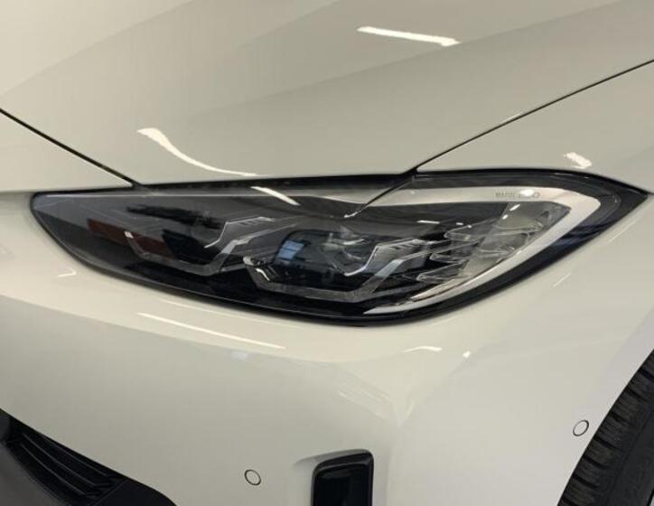BMW i4 5