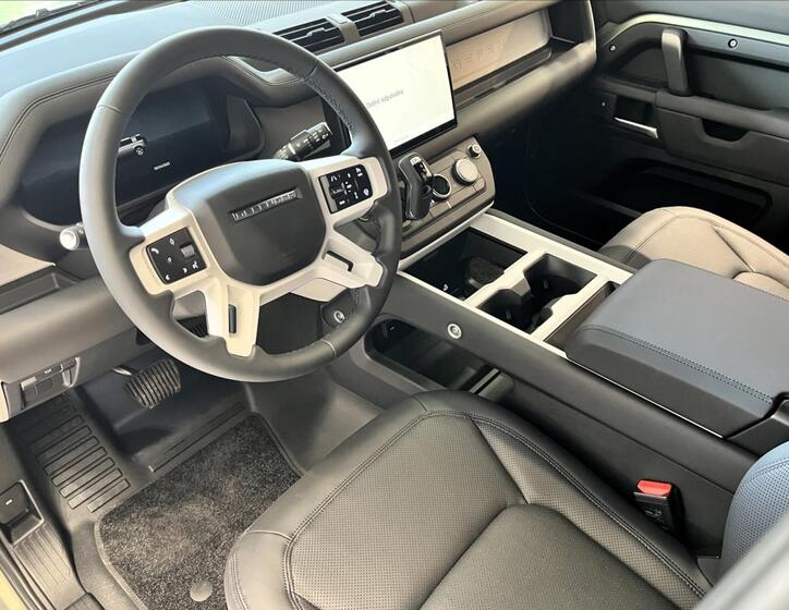 Land Rover Defender 16