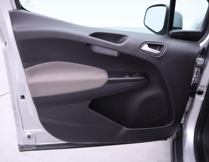 Ford Tourneo Courier 10