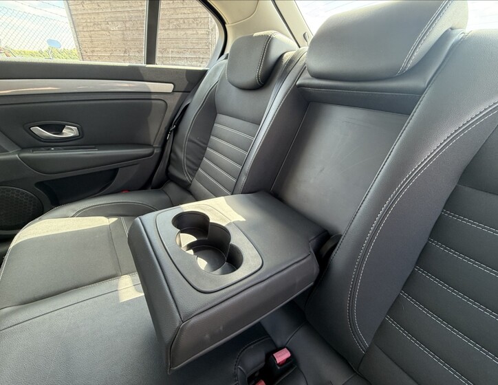 Renault Laguna 25