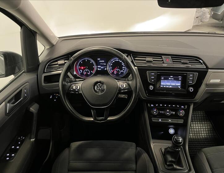 Volkswagen Touran 5