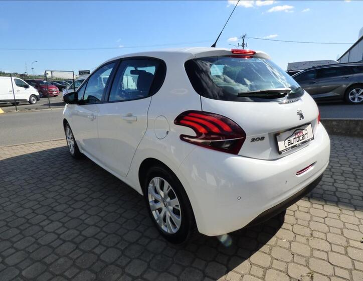Peugeot 208 5