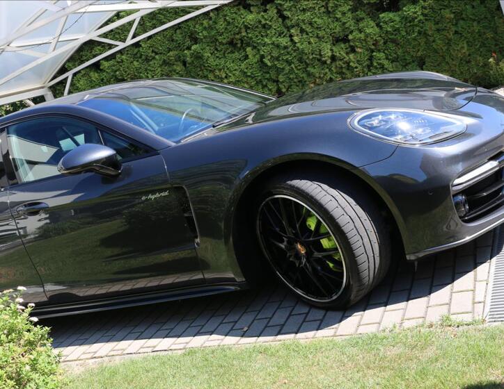 Porsche Panamera 12