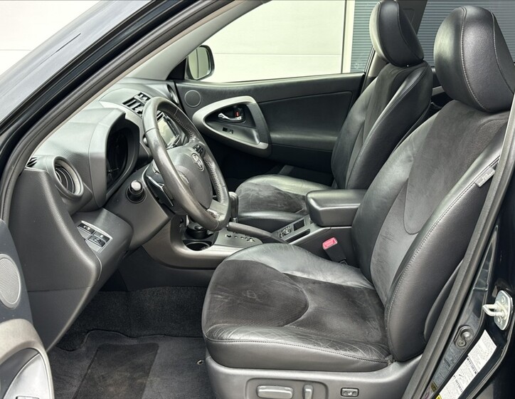 Toyota RAV4 11