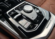BMW i7 27