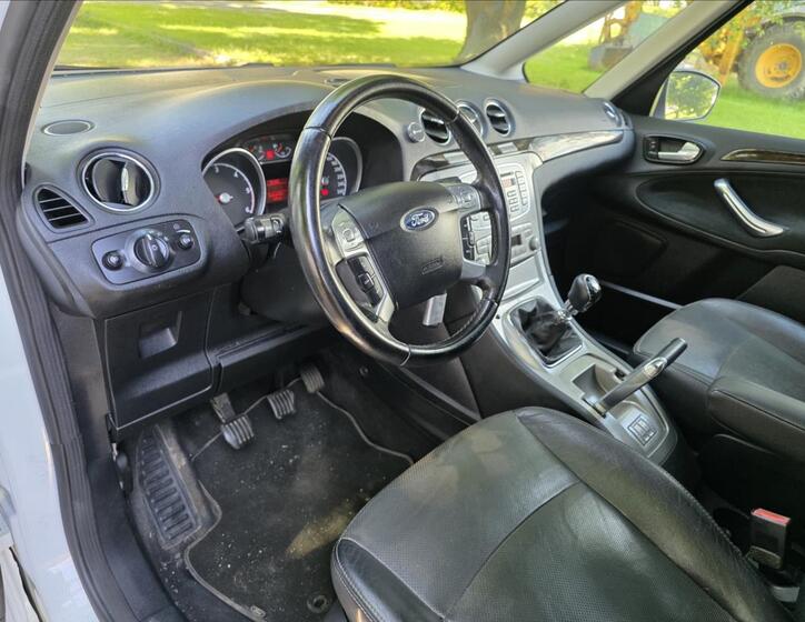 Ford Galaxy 11