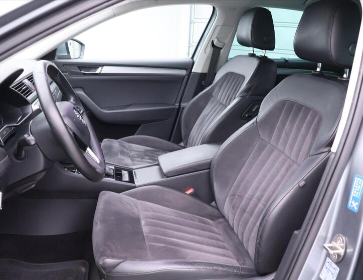 Škoda Superb 11