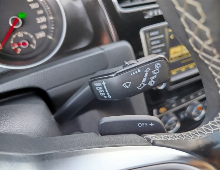 Volkswagen Golf 21