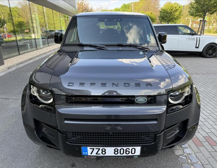 Land Rover Defender 3
