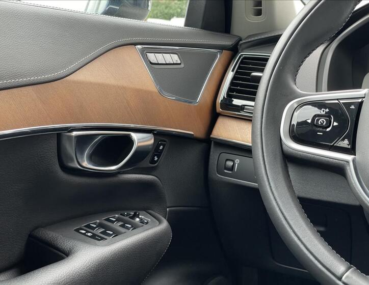 Volvo XC90 13