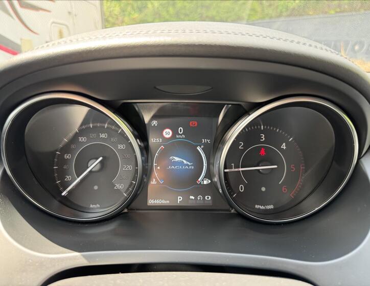 Jaguar E-Pace 13