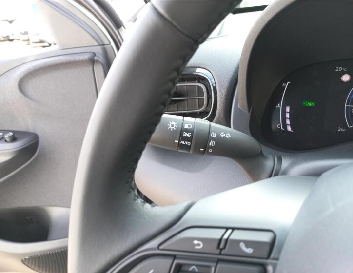 Toyota Yaris Cross 16