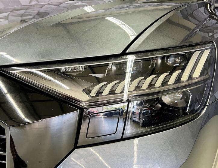 Audi RS Q8 8