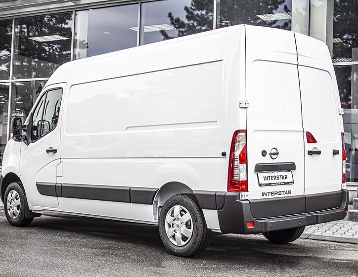 Nissan NV400 10