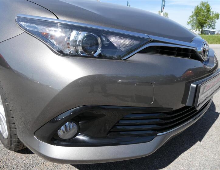 Toyota Auris 5