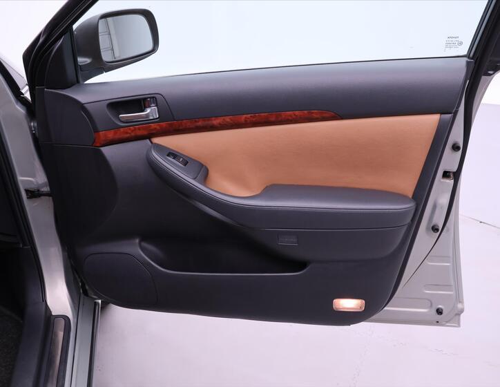Toyota Avensis 12