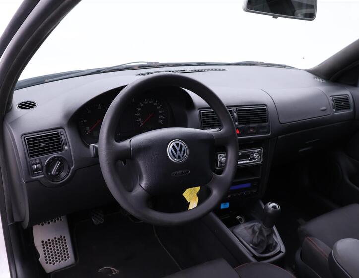 Volkswagen Golf 16