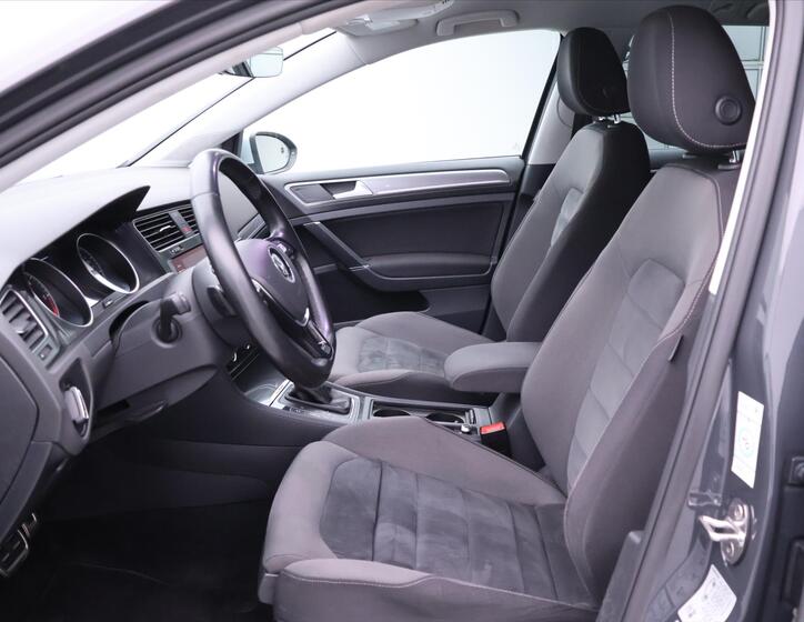 Volkswagen Golf 12