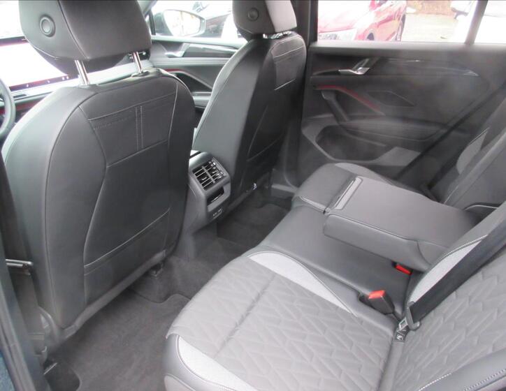 Volkswagen Tiguan 9