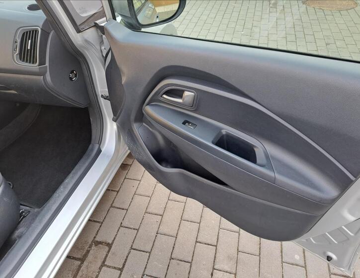 KIA Rio 33
